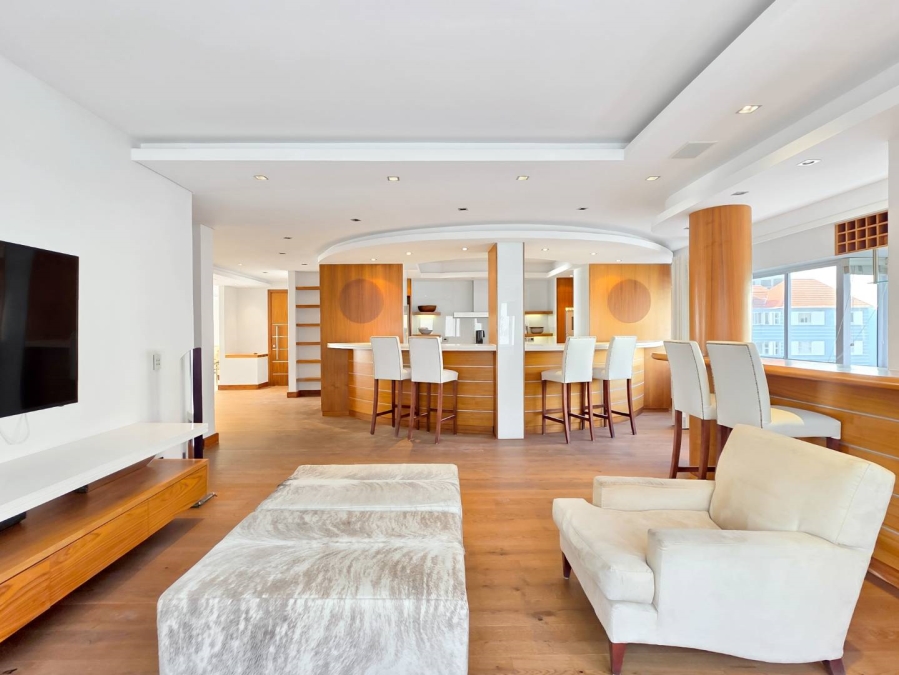 2 Bedroom Property for Sale in Sea Point Western Cape